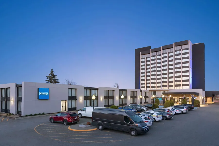 Travelodge by Wyndham Hotel & Convention Centre Quebec City hotel detail image 2