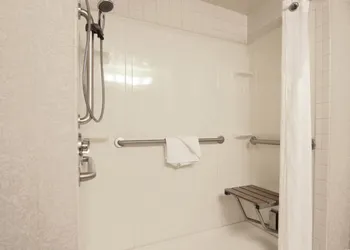 Ramada by Wyndham Minneapolis Airport/Eagan hotel thumbnail 8