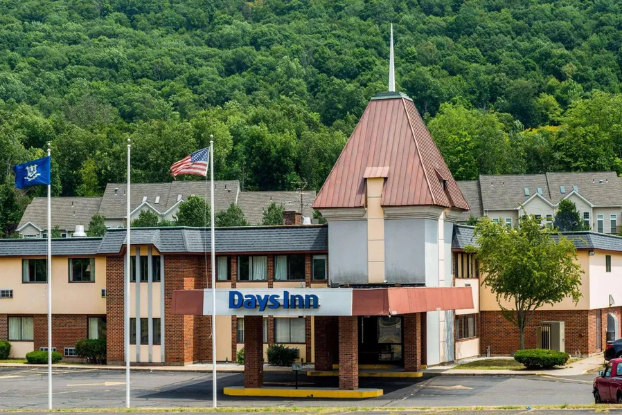 Days Inn by Wyndham Berlin Meriden hotel detail image 6