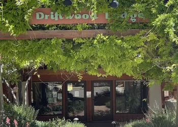 Driftwood Lodge hotel thumbnail 4