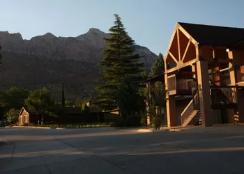 Driftwood Lodge hotel thumbnail 7