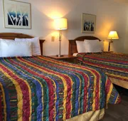 Cedar Inn & Suites hotel detail image 7