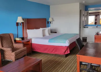 Days Inn by Wyndham Woodward OK hotel thumbnail 8
