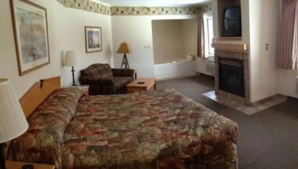 Oveson Pelican Lake Resort and Inn hotel detail image 6