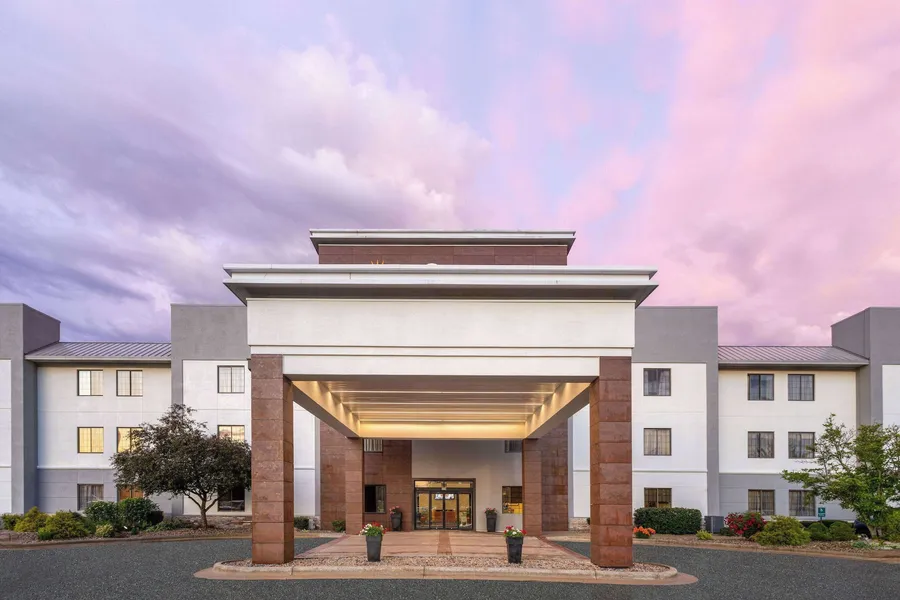 La Quinta Inn & Suites by Wyndham Kokomo hotel detail image 2