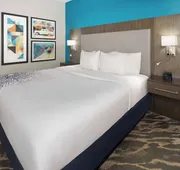 La Quinta Inn & Suites by Wyndham Kokomo hotel detail image 7