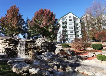 Surreys' Carriage Place hotel thumbnail 2