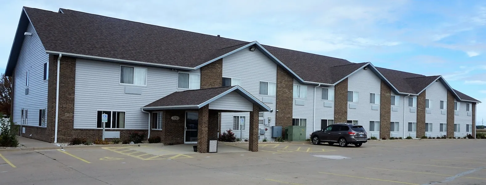 Econo Lodge Inn & Suites Pekin - Peoria Area hotel detail image 2