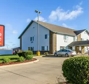 Econo Lodge Inn & Suites Pekin - Peoria Area hotel detail image 3