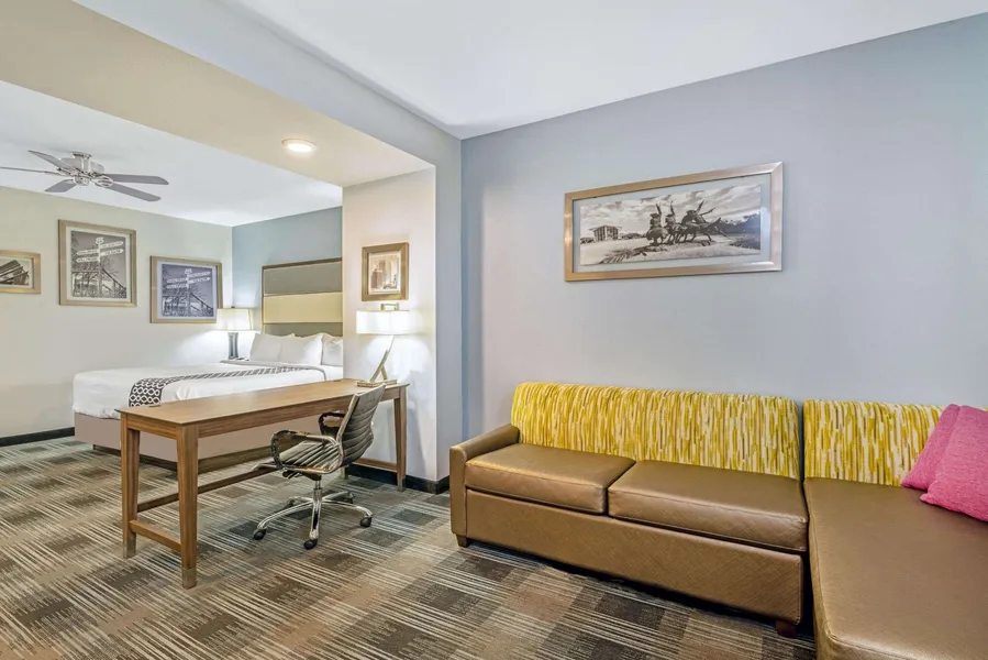 La Quinta Inn & Suites by Wyndham Guthrie hotel detail image 6
