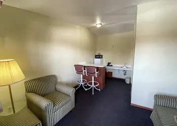 Campus Inn Motel hotel thumbnail 8