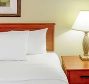 La Quinta Inn & Suites by Wyndham Appleton College Avenue hotel detail image 7