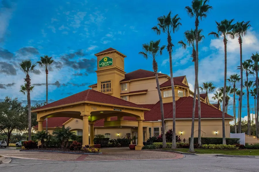La Quinta Inn & Suites by Wyndham Orlando Airport hotel detail image 2