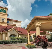 La Quinta Inn & Suites by Wyndham Orlando Airport hotel detail image 3