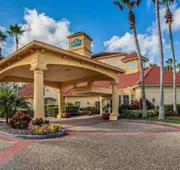 La Quinta Inn & Suites by Wyndham Orlando Airport hotel detail image 4