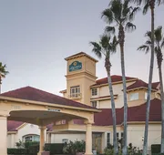 La Quinta Inn & Suites by Wyndham Orlando Airport hotel detail image 5