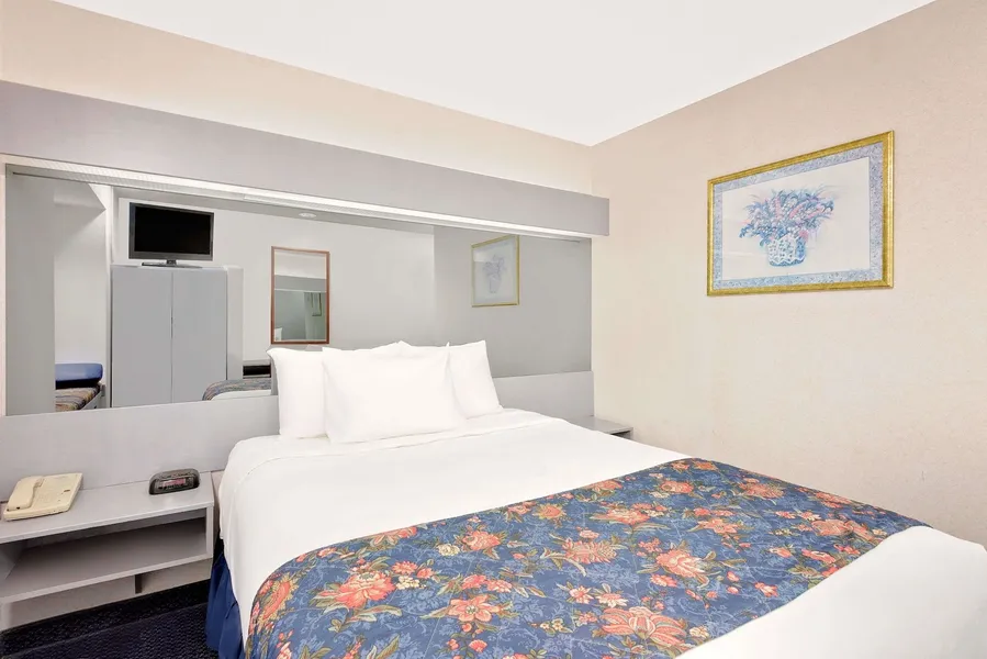 Microtel Inn & Suites by Wyndham Hagerstown by I-81 hotel detail image 6