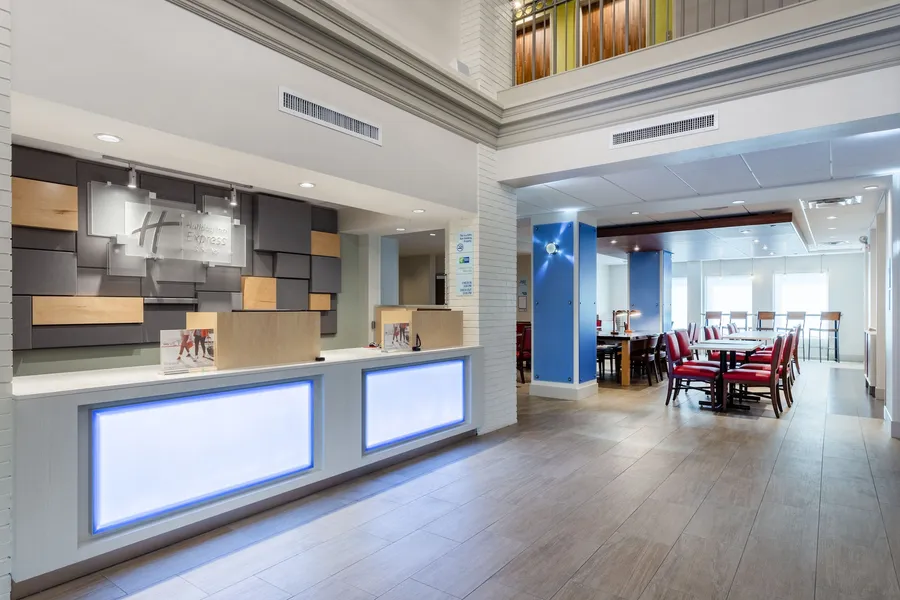 Holiday Inn Express Hotel & Suites Chicago-Midway Airport by IHG hotel detail image 6