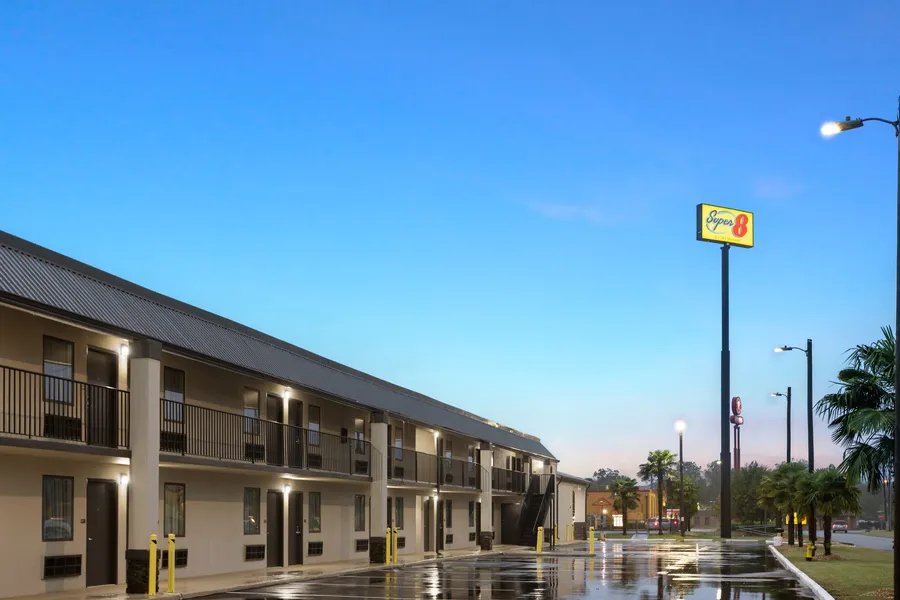 Super 8 by Wyndham Perry National Fairground Area I-75 hotel detail image 2