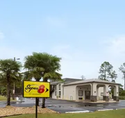 Super 8 by Wyndham Perry National Fairground Area I-75 hotel detail image 3