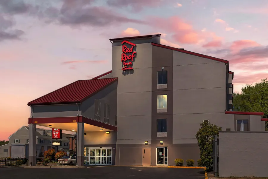 Red Roof Inn & Suites Philadelphia - Bellmawr hotel detail image 2