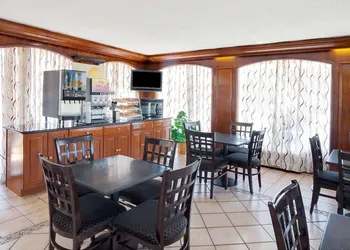 Days Inn by Wyndham Elk Grove Village Chicago hotel thumbnail 4
