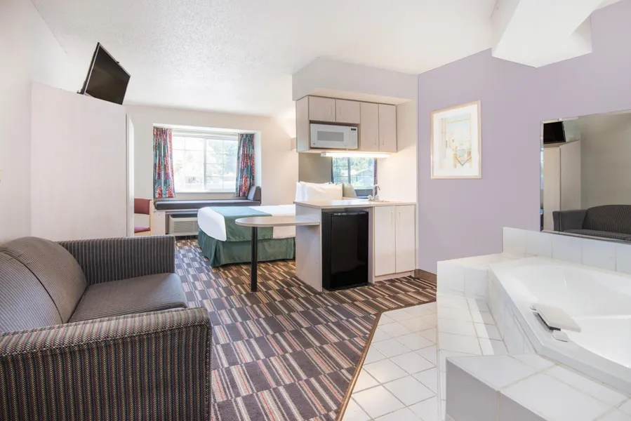 Microtel Inn & Suites by Wyndham Claremore hotel detail image 6