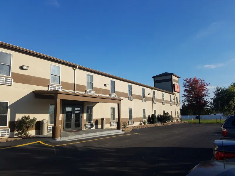 Econo Lodge Inn & Suites Granite City - St. Louis hotel detail image 2