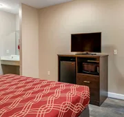 Econo Lodge Inn & Suites Granite City - St. Louis hotel detail image 5