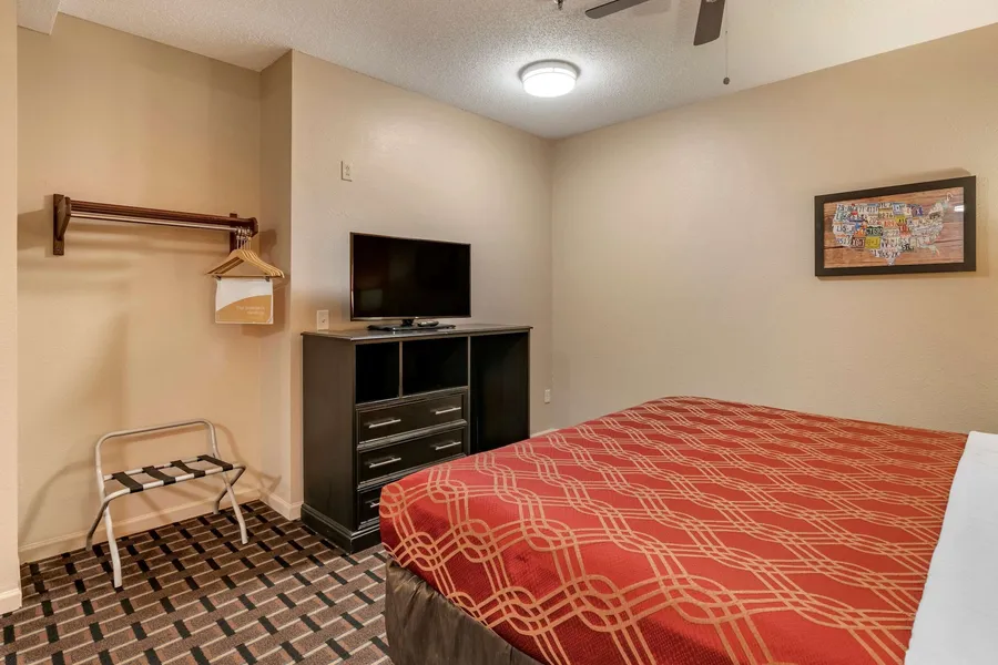 Econo Lodge Inn & Suites Granite City - St. Louis hotel detail image 6