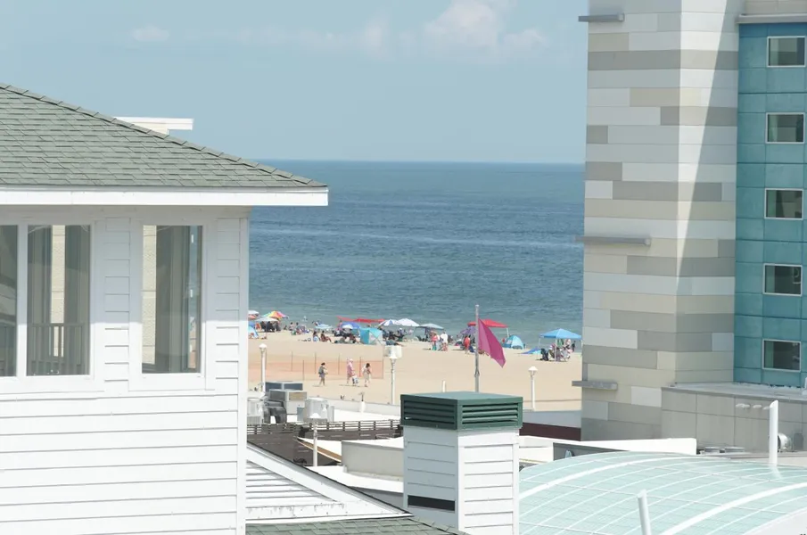 Howard Johnson by Wyndham Virginia Beach At The Beach hotel detail image 2