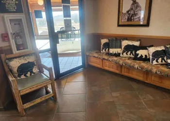 Beartooth Inn hotel thumbnail 6