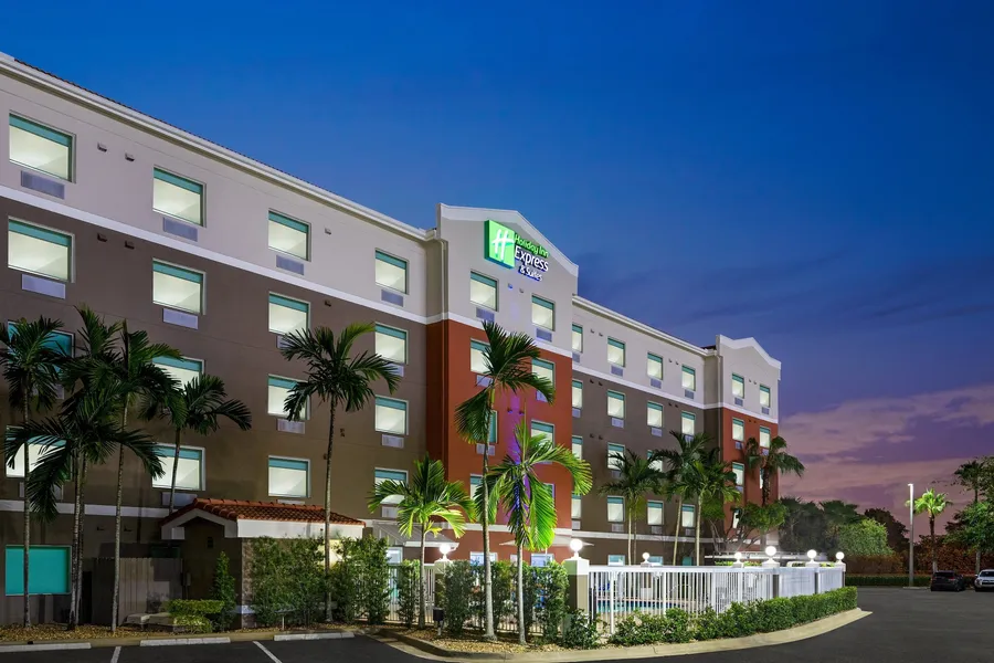 Holiday Inn Express & Suites Pembroke Pines-Sheridan St by IHG hotel detail image 2