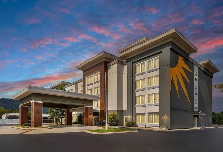 La Quinta Inn & Suites by Wyndham Chattanooga - Lookout Mtn hotel detail image 2