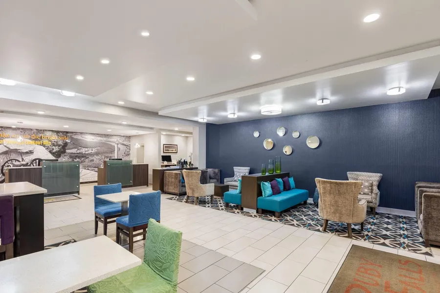 La Quinta Inn & Suites by Wyndham Chattanooga - Lookout Mtn hotel detail image 6