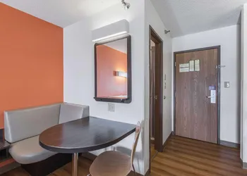 Motel 6 Omaha NE - Central hotel thumbnail 7
