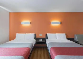 Motel 6 Omaha NE - Central hotel thumbnail 3