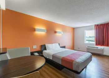 Motel 6 Omaha NE - Central hotel thumbnail 4