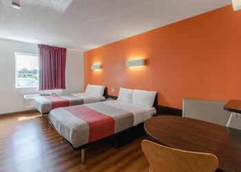 Motel 6 Omaha NE - Central hotel thumbnail 5