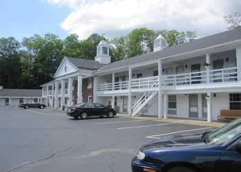 colony motel Jamestown hotel thumbnail 2