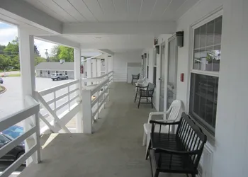 colony motel Jamestown hotel thumbnail 3