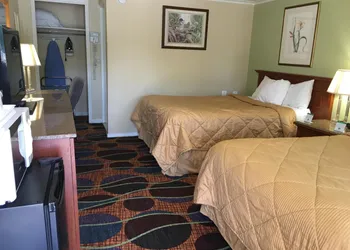 colony motel Jamestown hotel thumbnail 4