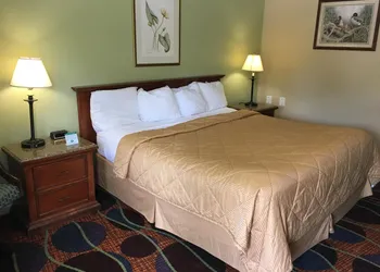 colony motel Jamestown hotel thumbnail 7