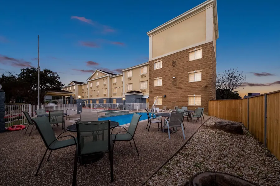 Quality Inn & Suites San Antonio Airport - Stone Oak hotel detail image 2