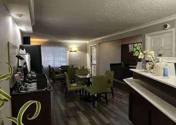 La Quinta Inn & Suites by Wyndham Wichita Falls Airport Area hotel thumbnail 3