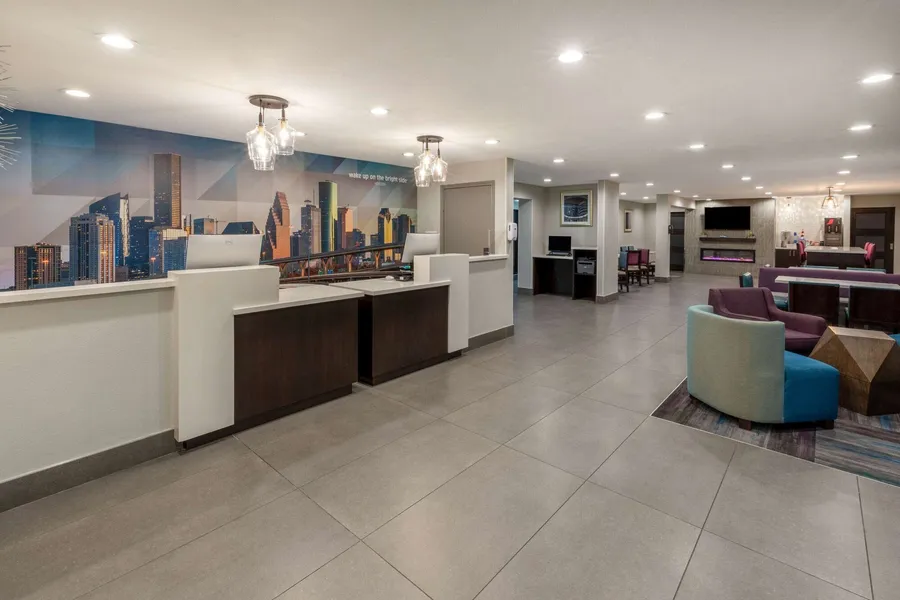 La Quinta Inn & Suites by Wyndham Houston NW Brookhollow hotel detail image 6