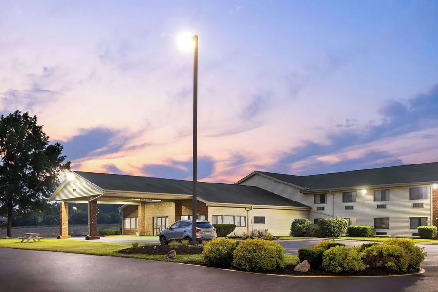 Super 8 by Wyndham Henrietta/Rochester Area hotel detail image 2