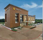 La Quinta Inn & Suites by Wyndham College Station South hotel detail image 4