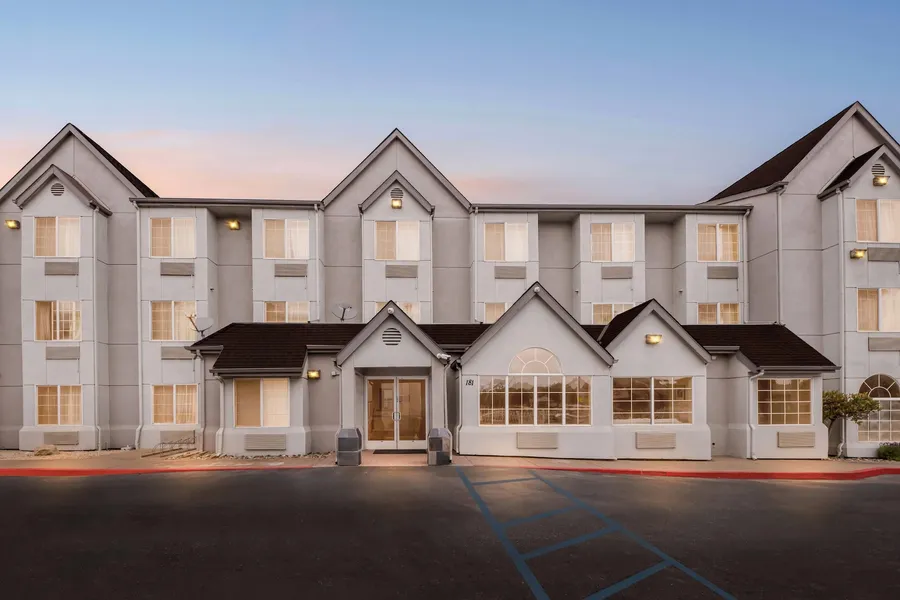 Comfort Inn & Suites Salinas City Center Area hotel detail image 2