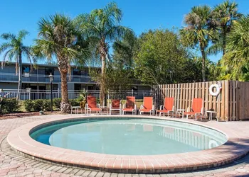 Econo Lodge Orlando Airport hotel thumbnail 2